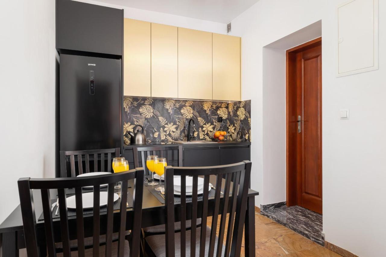 Apartments On Krupowki Street With Mountain View By Noclegi Renters Zakopane Exterior foto
